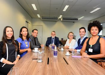 Superintendência da EJEF recebe comitiva do Instituto Brasileiro de Informação, Ciência e Tecnologia