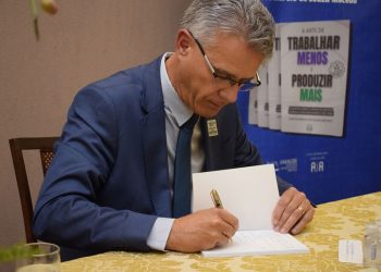 Juiz-auxiliar da 2ª vice-presidência lança livro sobre gestão