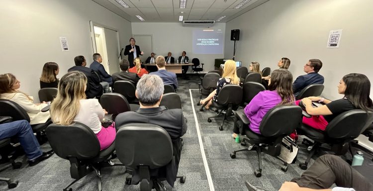 Professor Eugênio Pacelli profere primeira palestra sobre Direito Processual Penal no CEJ