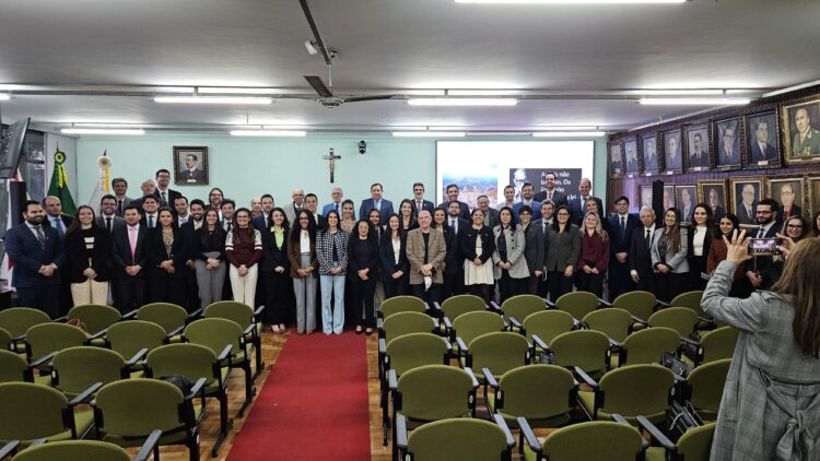 Novos magistrados conhecem história e cultura mineiras em visita ao Instituto Histórico e Geográfico de Minas Gerais
