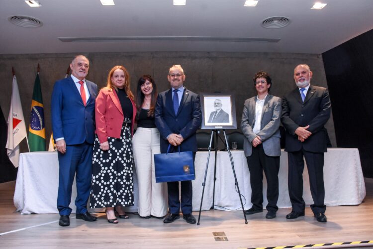 EJEF homenageia o ex-superintendente Renato Dresch e ex-diretores em solenidade de descerramento de retratos