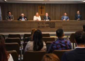 EJEF e EMAJS iniciam curso que conecta Justiça, cultura e artes na formação de magistrados e servidores