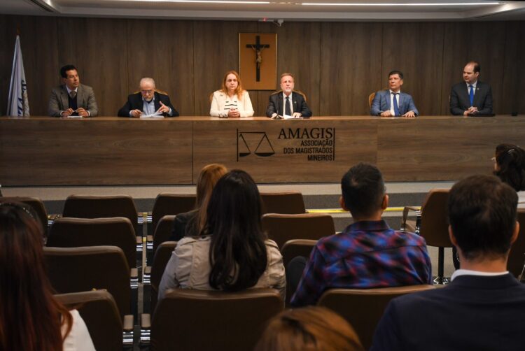 EJEF e EMAJS iniciam curso que conecta Justiça, cultura e artes na formação de magistrados e servidores