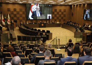 EJEF celebra início do semestre letivo e 48 anos com Aula Magna e entrega de honraria