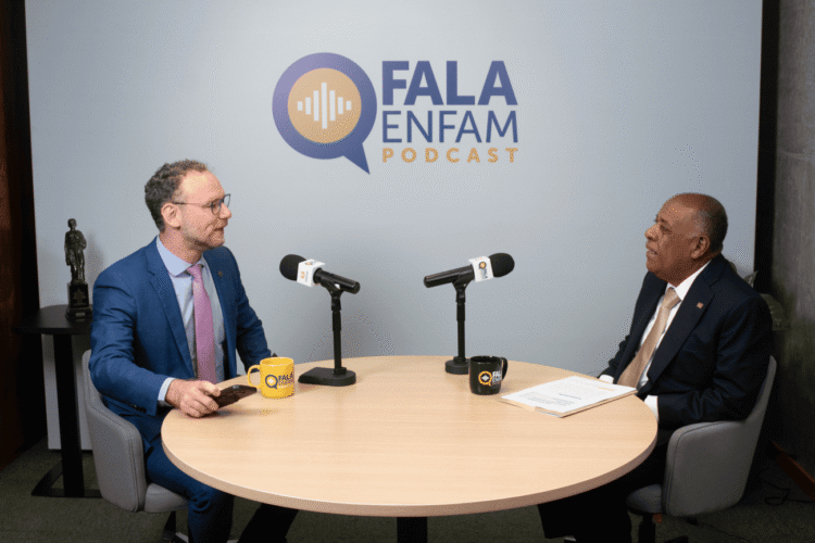 Podcast Fala Enfam estreia com debate sobre educação judicial