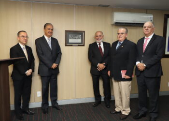 EJEF celebra sua história com doação de quadro da primeira ação educacional