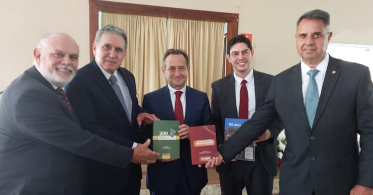 EJEF realiza doação de obras jurídicas à Comarca de Ibiá