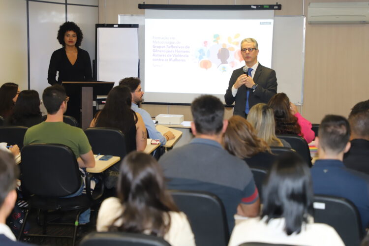 Curso da EJEF capacita rede para grupos reflexivos de gênero com homens autores de violência
