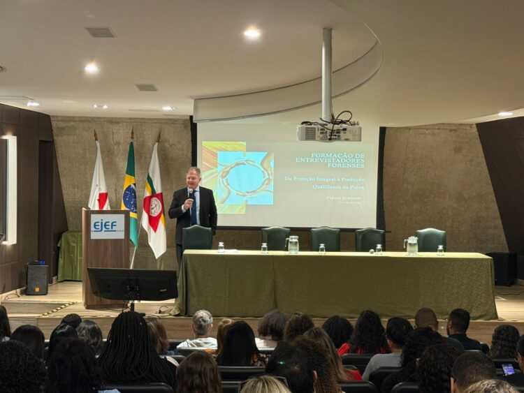 Depoimento especial de crianças e adolescentes é tema de capacitação promovida pela EJEF